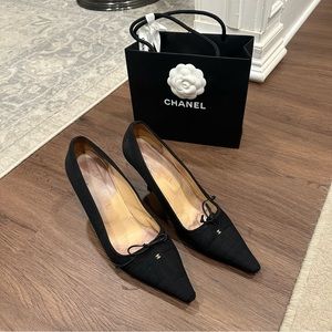 💯 Authentic Chanel Heels 2” Pointed Toe Pumps Vintage RARE Y2K